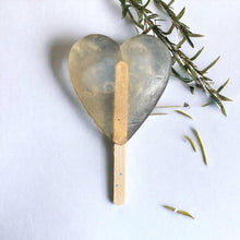 Load image into Gallery viewer, Aloevera Organic heart bar Scented Bergamot &amp; Citrus
