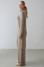 Load image into Gallery viewer, Lavish Long Top (Taupe)
